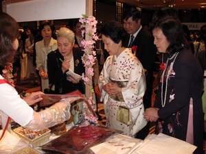 越南参加2012年亚太慈善义卖活动